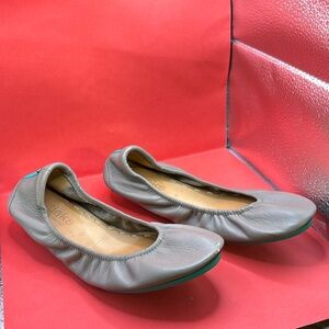 Tieks by Gravieli Feather Grey ballerina  size 6 in excellent condition size 6